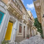 Lovely 4br Maltese With Private Garden & Bbq By 360 Estates
