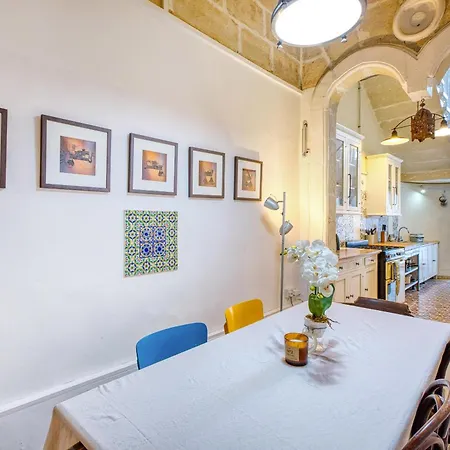 Vakantiehuis Lovely 4br Maltese With Private Garden & Bbq By 360 Estates *