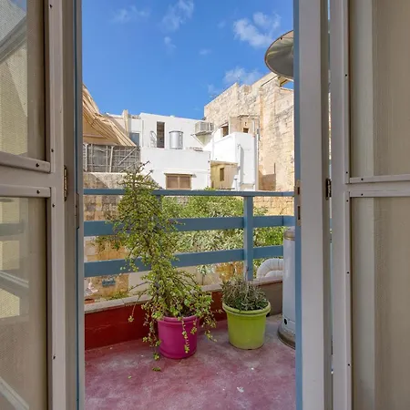 Lovely 4br Maltese With Private Garden & Bbq By 360 Estates Vakantiehuis