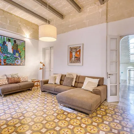 Vakantiehuis Lovely 4br Maltese With Private Garden & Bbq By 360 Estates *