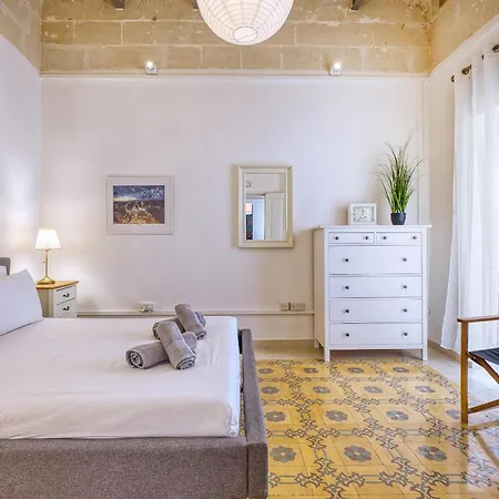 Lovely 4br Maltese With Private Garden & Bbq By 360 Estates Vakantiehuis
