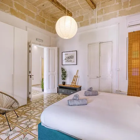 Vakantiehuis Lovely 4br Maltese With Private Garden & Bbq By 360 Estates Cospicua