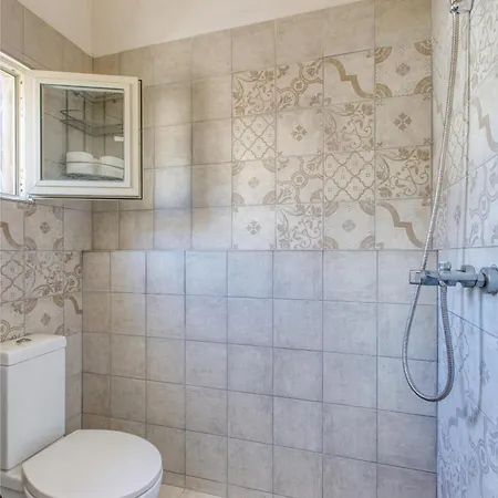Vakantiehuis Lovely 4br Maltese With Private Garden & Bbq By 360 Estates *