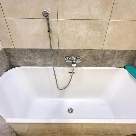 Vakantiehuis Lovely 4br Maltese With Private Garden & Bbq By 360 Estates