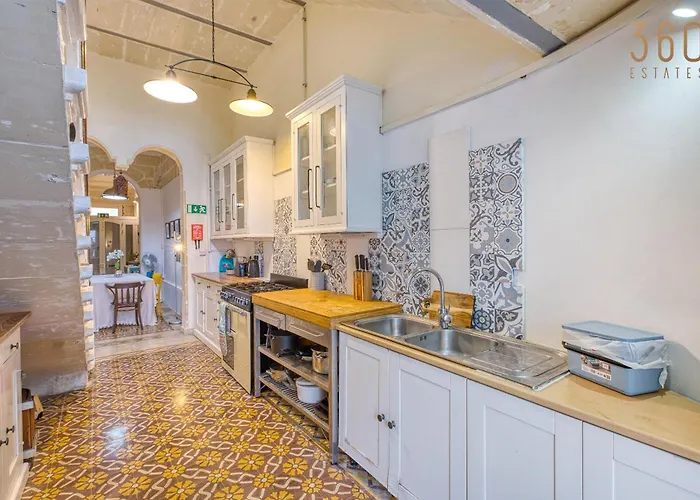 Lovely 4br Maltese With Private Garden & Bbq By 360 Estates