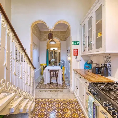 Lovely 4br Maltese With Private Garden & Bbq By 360 Estates Prázdninový dům Cospicua