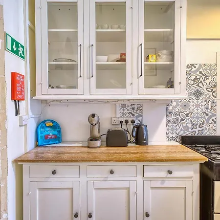 Lovely 4br Maltese With Private Garden & Bbq By 360 Estates *