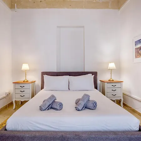 Lovely 4br Maltese With Private Garden & Bbq By 360 Estates