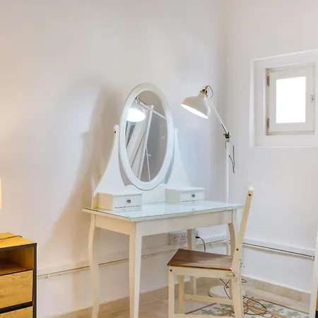 Lovely 4br Maltese With Private Garden & Bbq By 360 Estates Cospicua