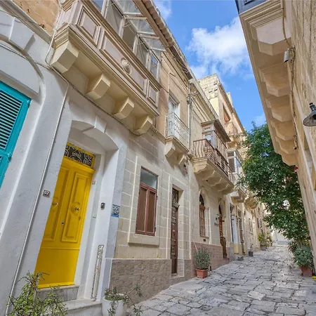 Lovely 4br Maltese With Private Garden & Bbq By 360 Estates