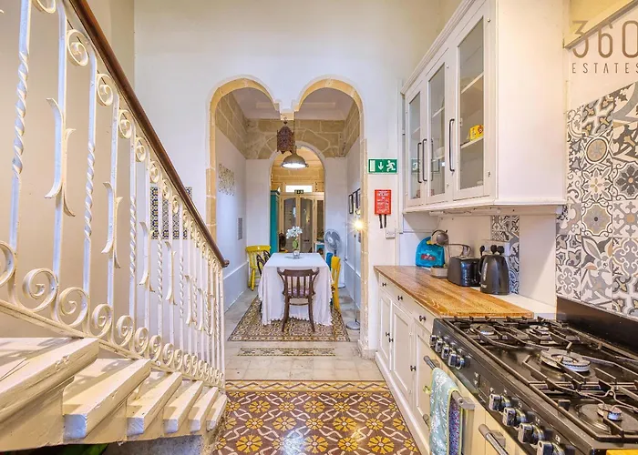 Lovely 4br Maltese With Private Garden & Bbq By 360 Estates Сasa de vacaciones Cospicua