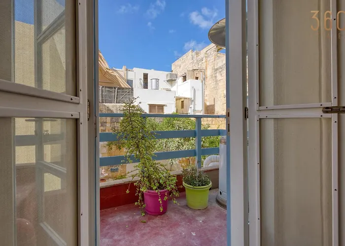 Lovely 4br Maltese With Private Garden & Bbq By 360 Estates בית נופש