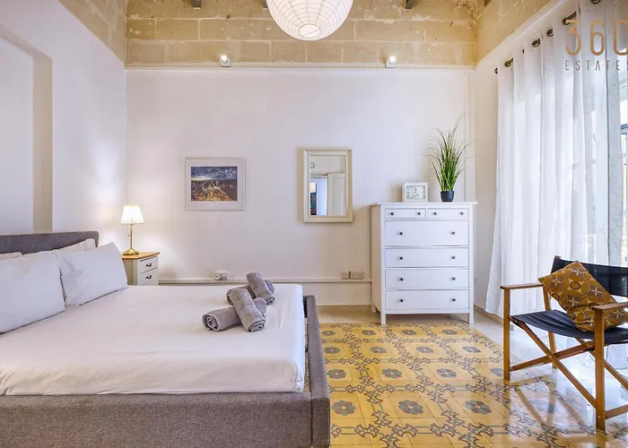 Lovely 4br Maltese With Private Garden & Bbq By 360 Estates בית נופש